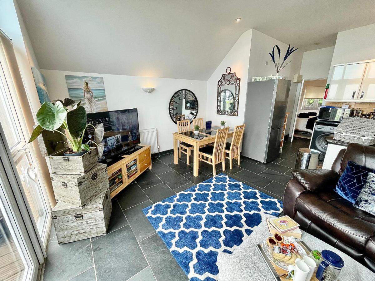 The Mermaids Watch Pendine Dog Friendly With Cymru Holidays Bagian luar foto